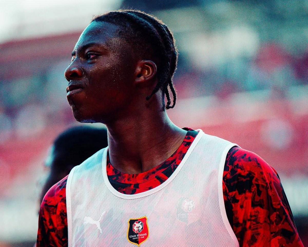 记者:曼联考虑加大对雷恩前锋梅特的追求力度