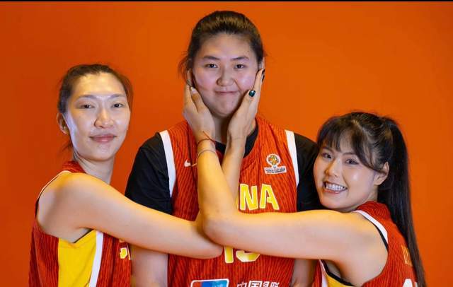 中国女篮今夜首发5人出炉！韩旭+杨舒予、陈明伶、罗欣棫、张曼曼